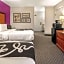 La Quinta Inn & Suites by Wyndham Naples East - I-75
