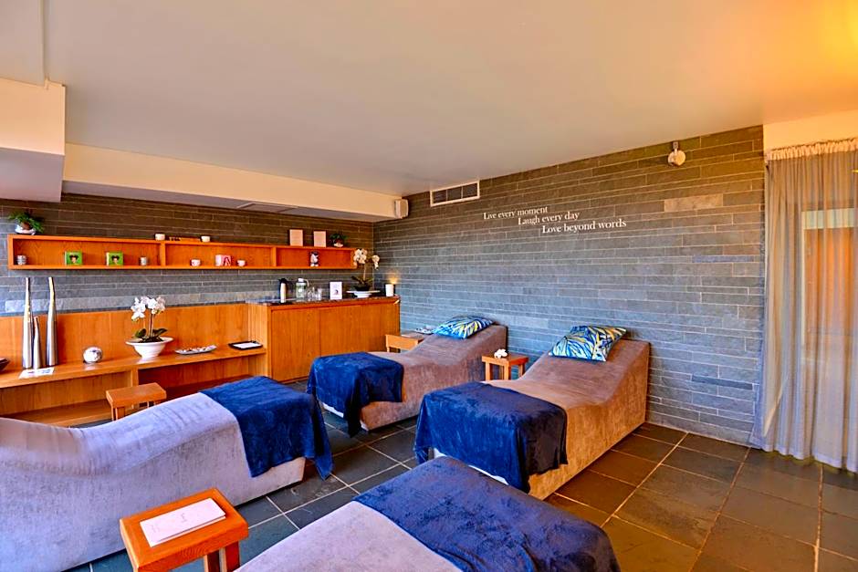 Lagoon Beach Hotel & Spa