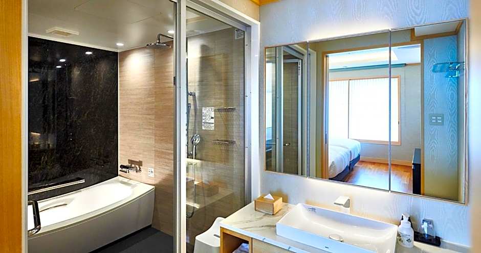 Enoshima Hotel ーEnoshima Island Spa Hotel Buildingー