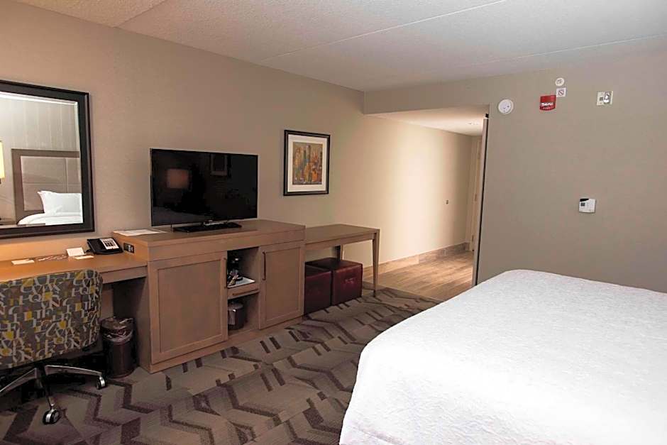 Hampton Inn By Hilton & Suites Thunder Bay, Ontario, Canada