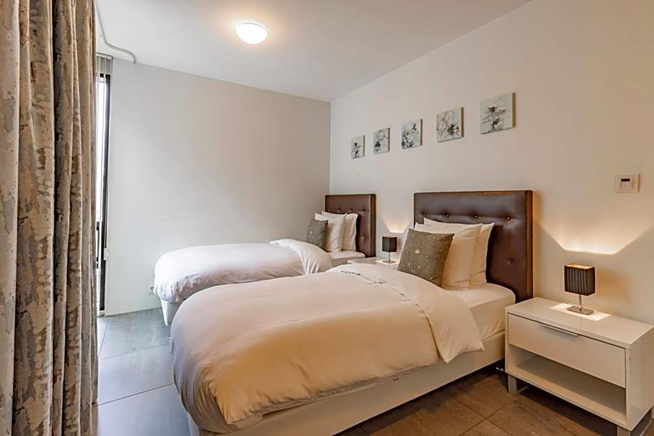 Black Pearl Apartment Hotel