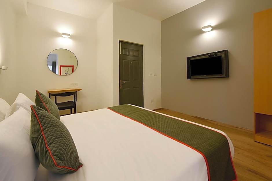 Townhouse Airport Road