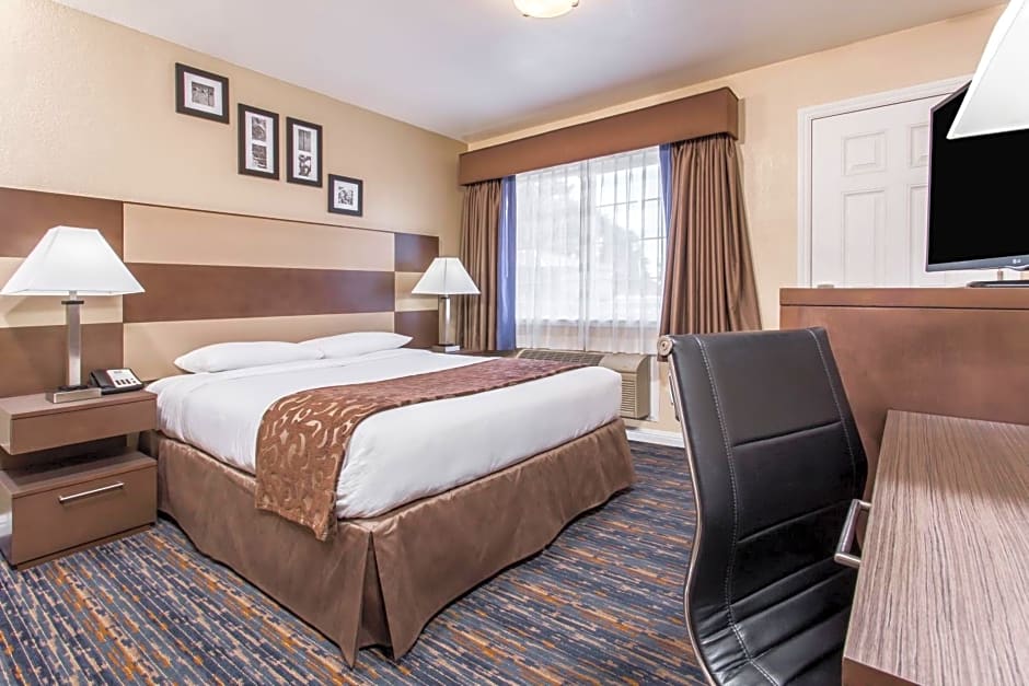 Howard Johnson Berkeley – Berkeley, CA