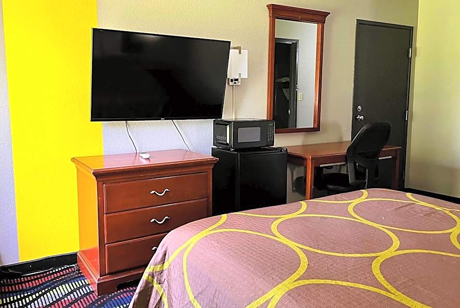 Super 8 by Wyndham Vincennes