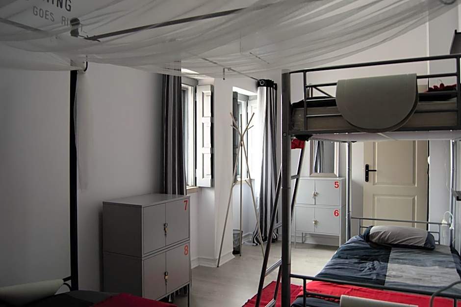 Lisbon Hostel Terminal 3