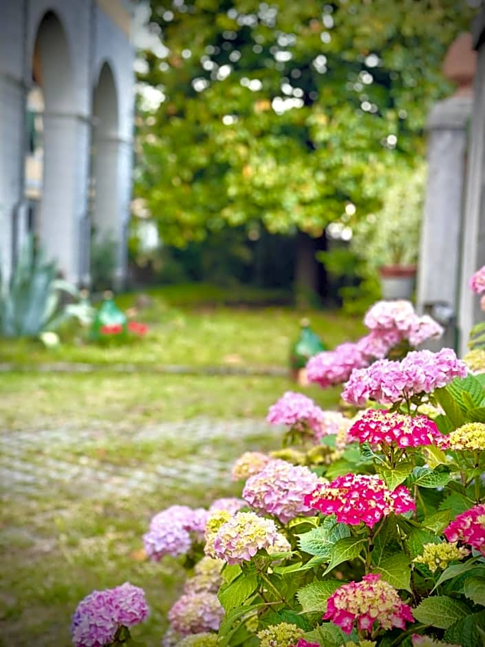 Villa La Dogana B&B di Charme - Historic Villa with a beautiful garden - private parking