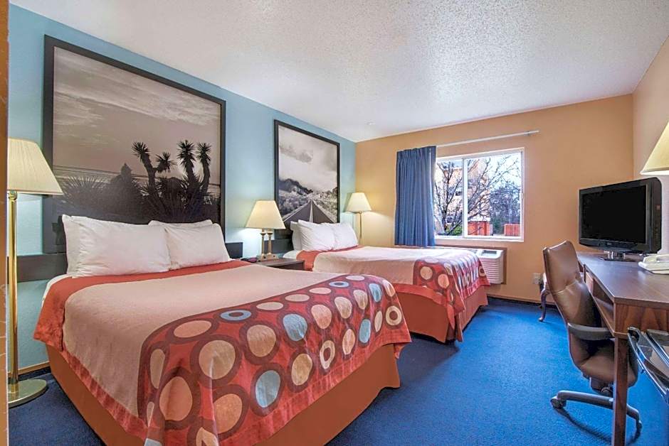 Super 8 by Wyndham College Station