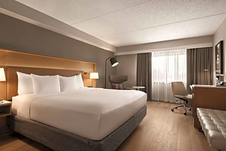 King Room with Accessible Roll-In Shower - Non-Smoking