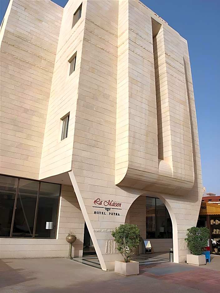 La Maison Hotel