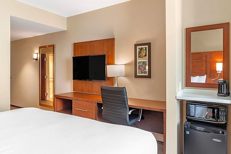 Comfort Inn & Suites