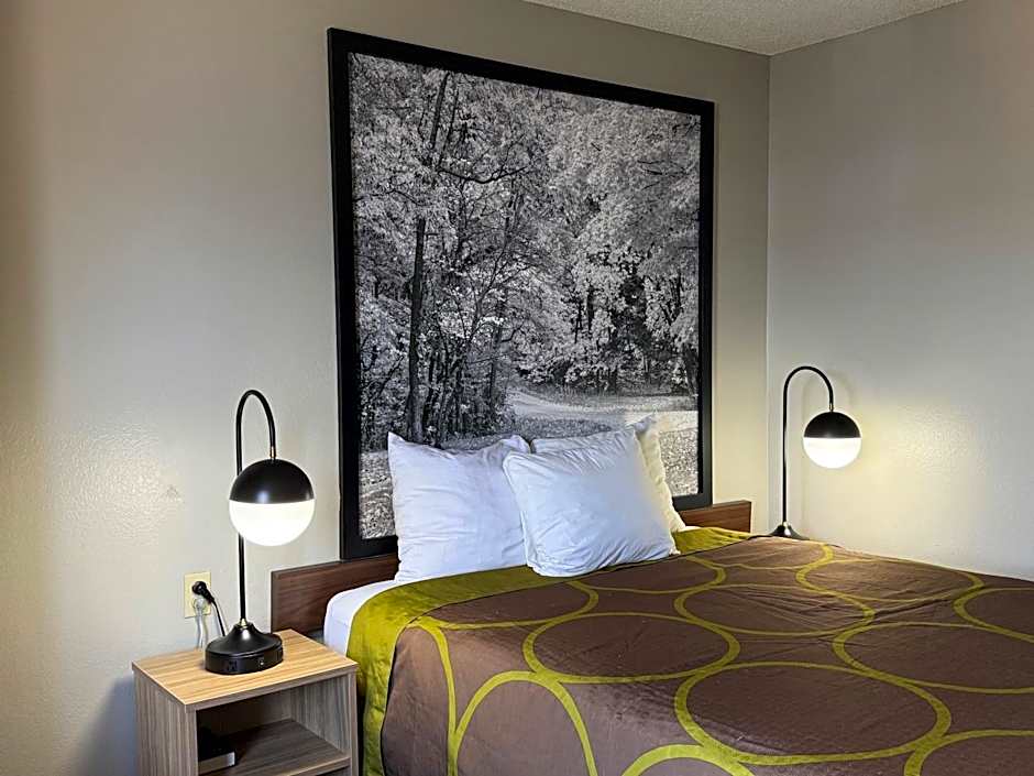 Super 8 by Wyndham Evansville East