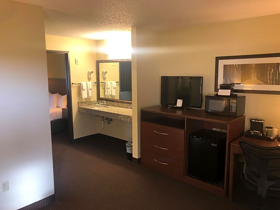 Cobblestone Hotel & Suites - Wisconsin Rapids