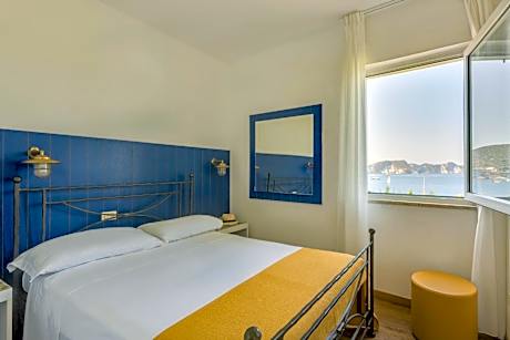 Economy Double Room with Sea View