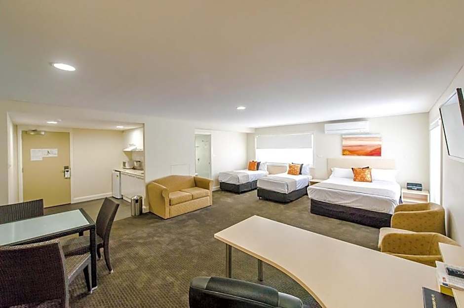 Belconnen Way Hotel & Serviced Apartments