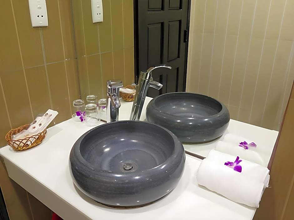 Sunflowers Hotel Airport 