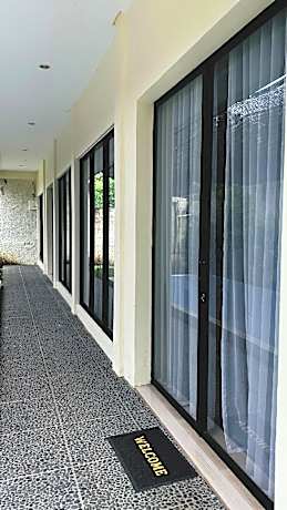 Omah Pripih Guesthouse Near YIA Airport