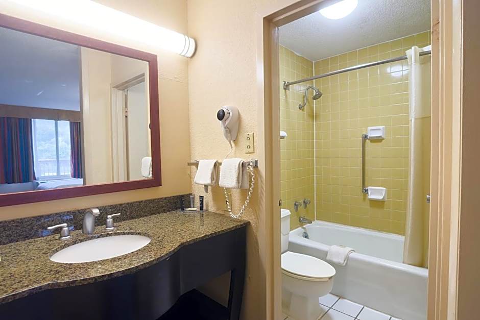 OYO Hotel Harriman near I-40