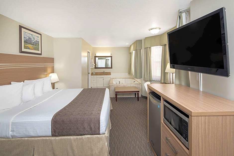 Travelodge by Wyndham Golden Sportsman Lodge