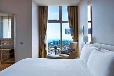 Corner Suite with Sea View and Lounge Access