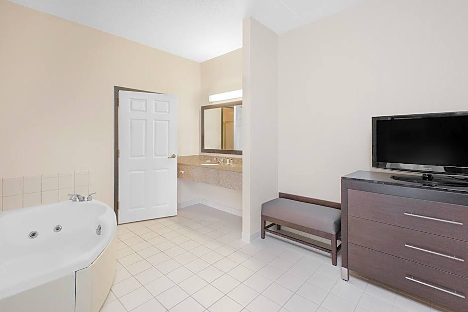 Wingate by Wyndham Sylvania/Toledo