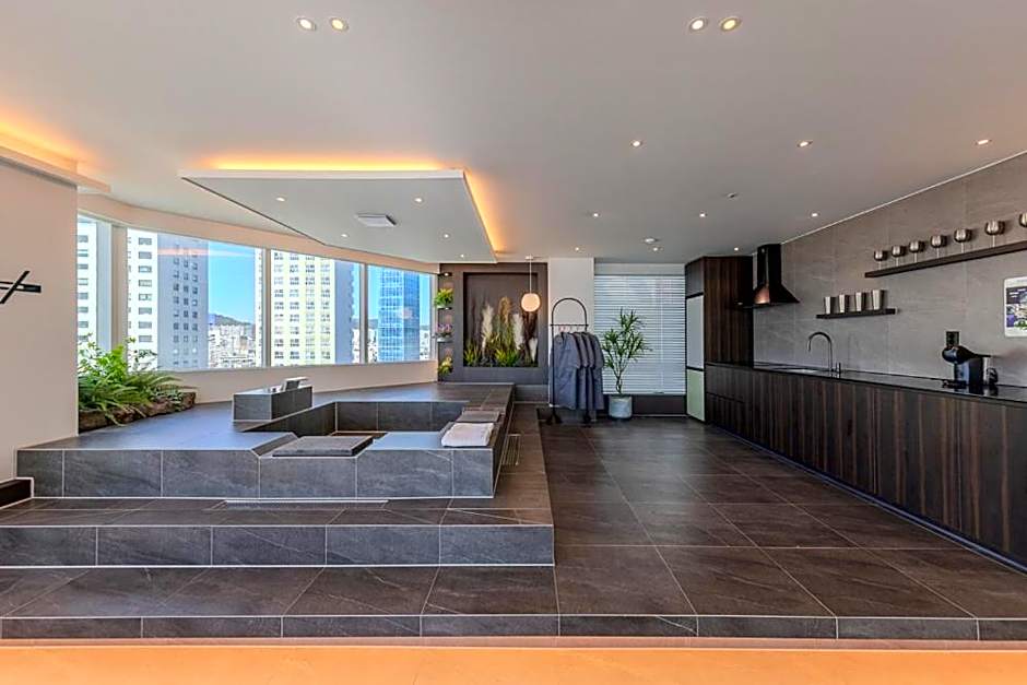 Meomulda Ga Gwangan Poolvilla