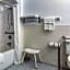 Econo Lodge Inn & Suites