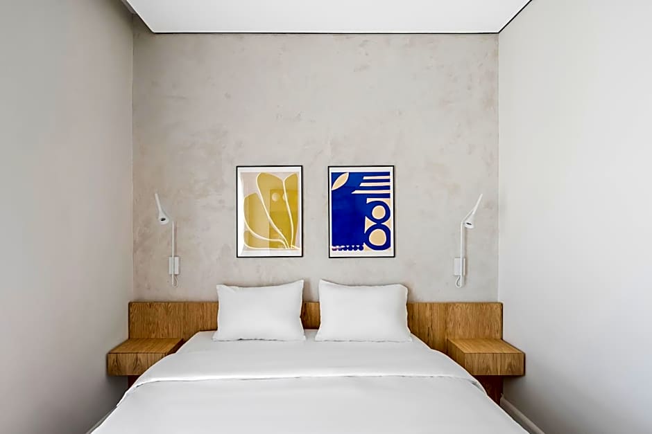 Hotel 48