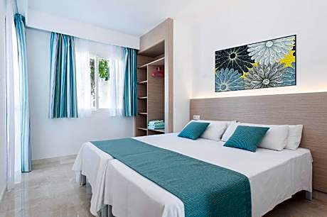 ONE BEDROOM APARTMENT WITH TERRACE OR BALCONY