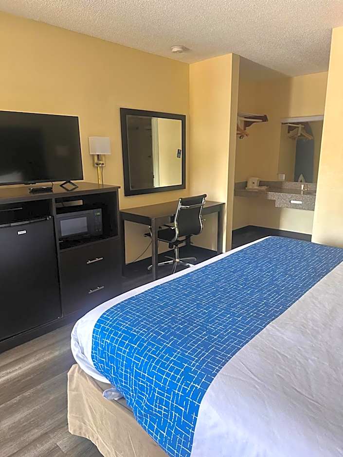 Travelodge by Wyndham Clarksville