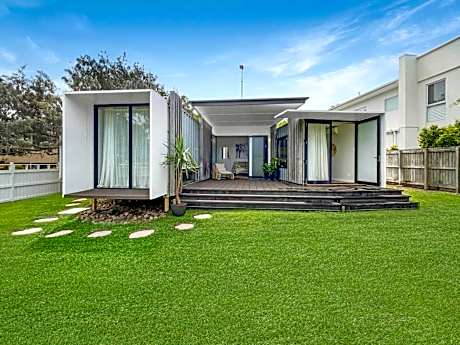 Funky Beachfront House Opposite Kawana Surf Club