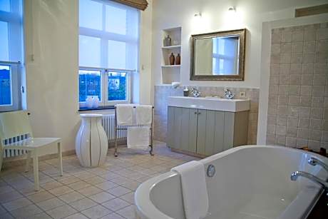 Deluxe Double Room with Bath