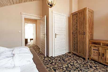 Apartment with Hot Tub and Mountain View