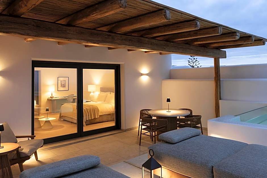 NĒRO Boutique Hotel