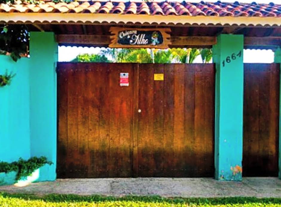 Chácara com piscina, churrasqueira, WiFi e quadra