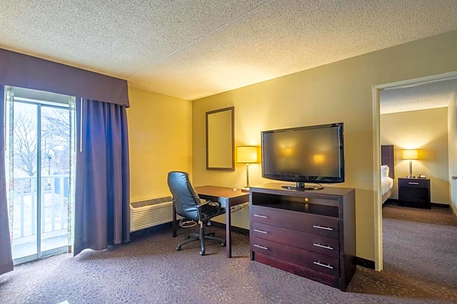 Holiday Inn Express Hotel & Suites Pittsburgh Airport By IHG