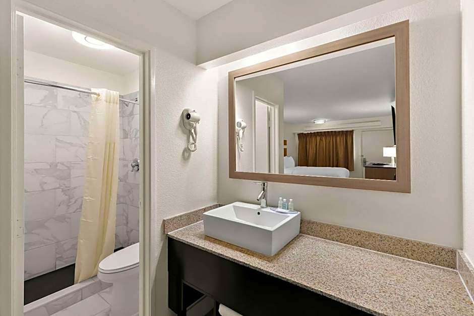 Clarion Pointe Kennesaw Town Center