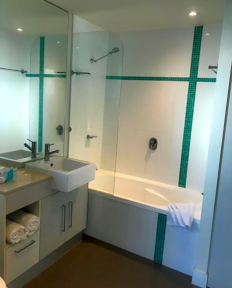 Silvershore Apartments on the Broadwater