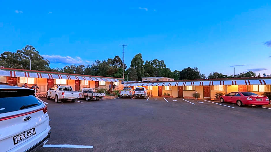 Golden Peak Motel PeakHill