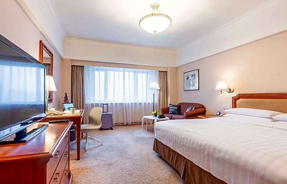 Photo 1 of 5 of Club 1 King Bed