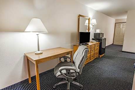 Queen Room with Two Queen Beds - Smoking