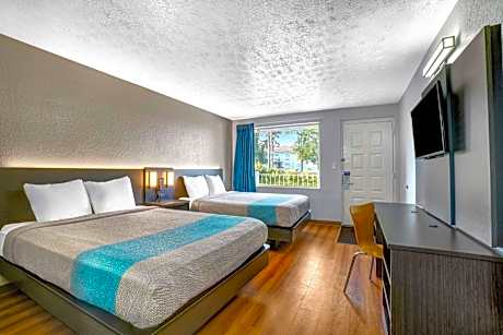 Queen Room with Two Queen Beds - Smoking