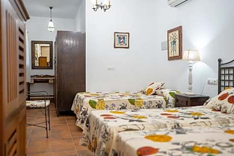 Family Room (2 Adults + 2 Children)