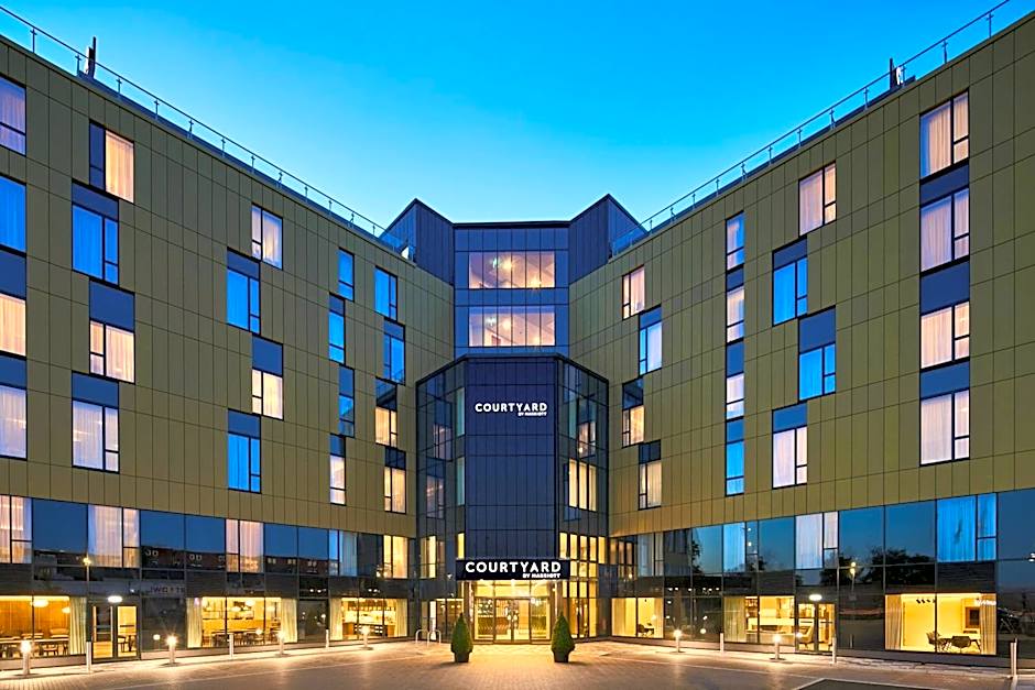 Courtyard by Marriott London Heathrow Airport