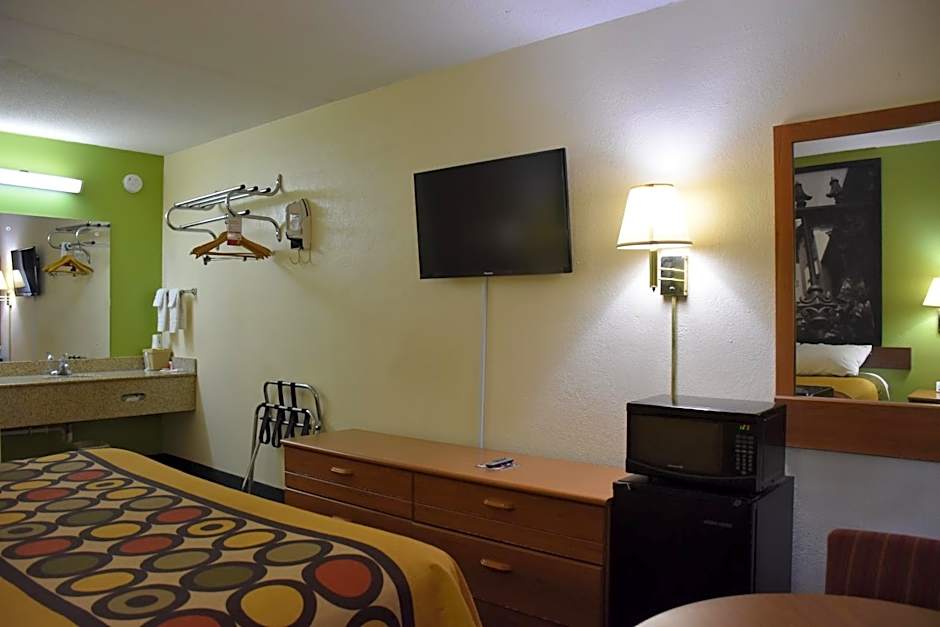 Super 8 by Wyndham Tifton