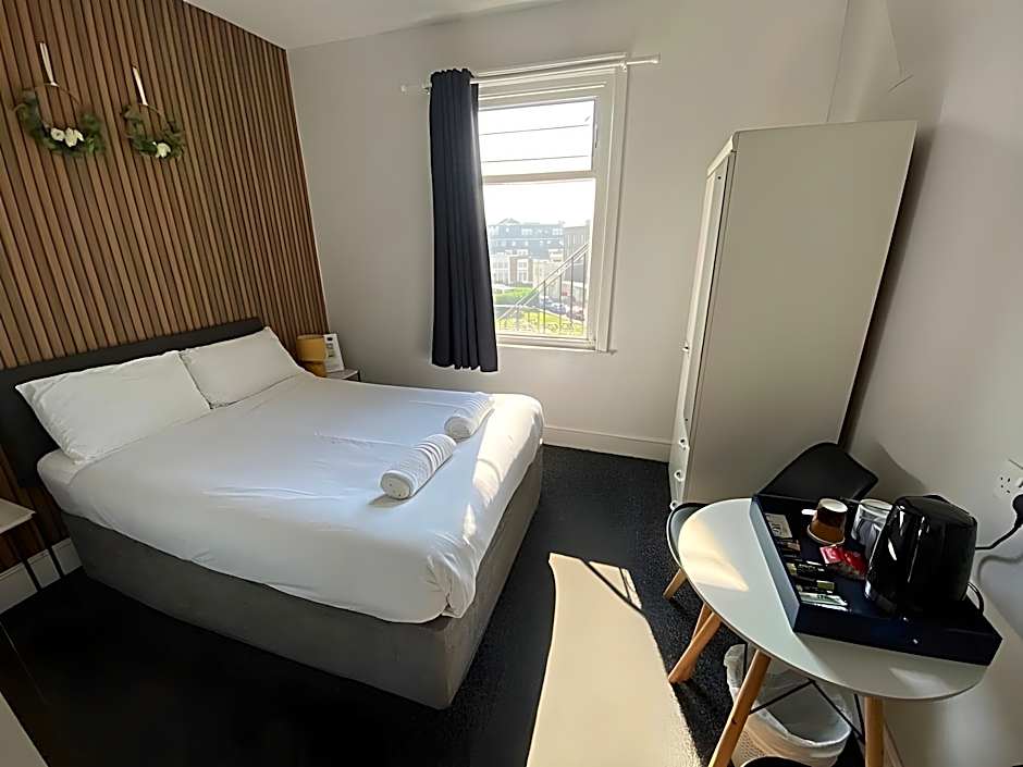 OYO Marine Parade Hotel, Eastbourne Pier