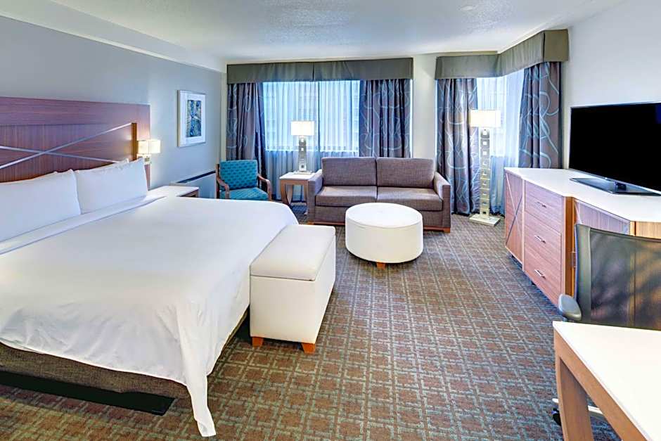 DoubleTree By Hilton Milwaukee Downtown