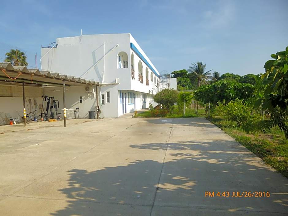 Hotel y Suites Del Paci­fico