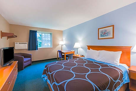 Queen Room - Pet Friendly/Non-Smoking