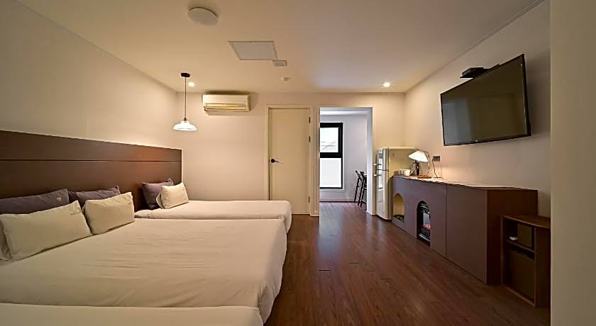 B. Cent Hotel Busan Station