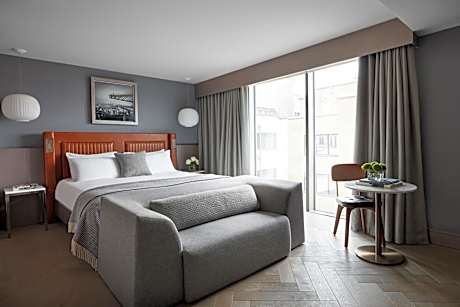 Premium King Room